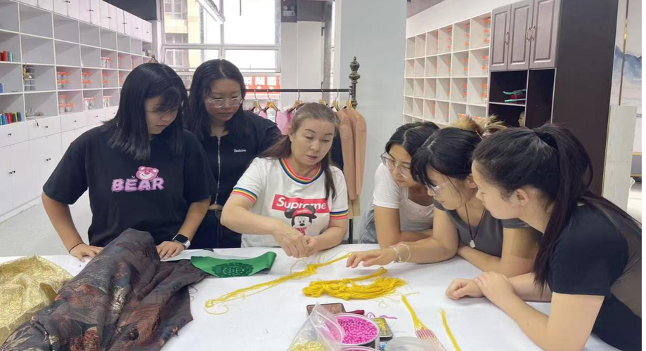 美术与设计学院产品设计专业和服装设计专业开展多姿多彩的专业实习